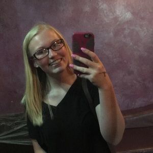 Meet your Posher, Brooke